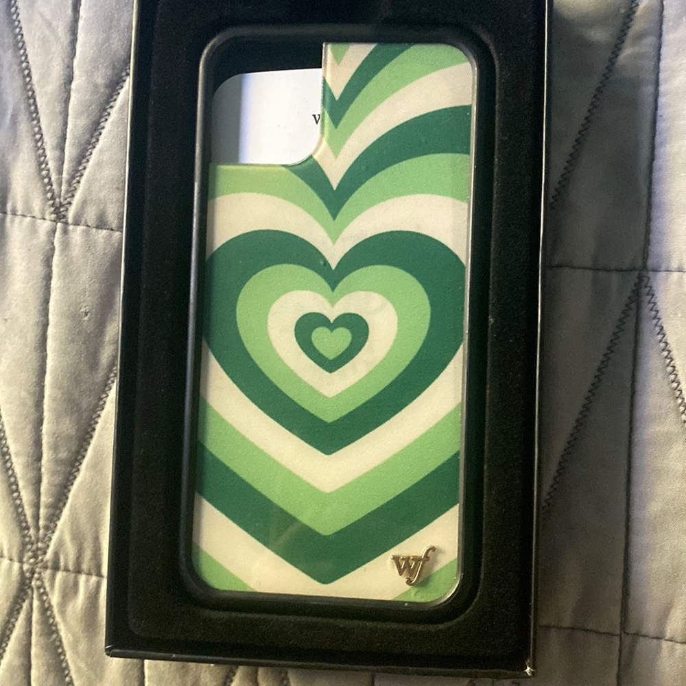 Green heart phone case for iphone 11
